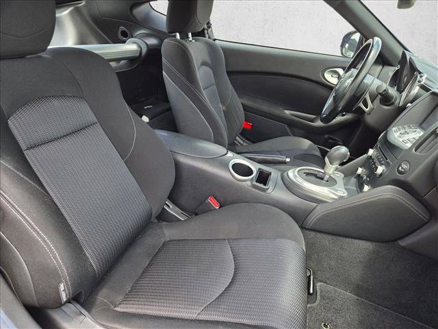 Used 2016 Nissan 370Z Coupe RWD image 17