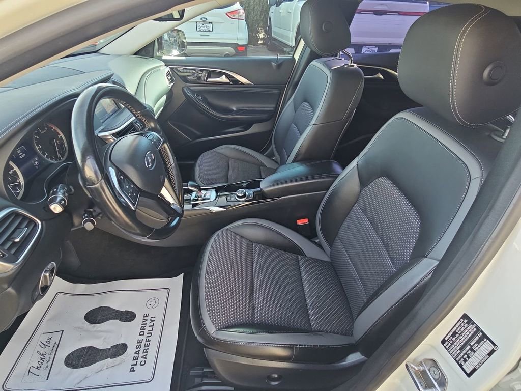 Used 2019 INFINITI QX30 Premium w/ Navigation Package image 12