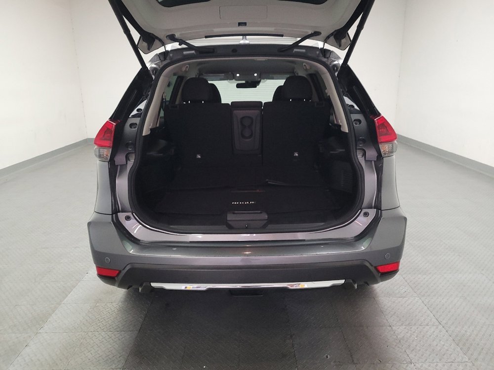 Used 2020 Nissan Rogue SV image 29