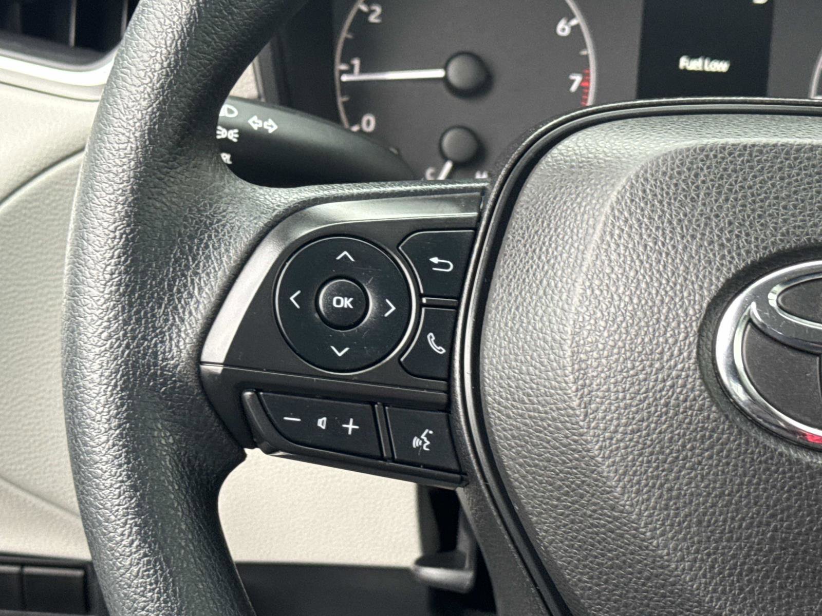 Used 2023 Toyota Corolla Cross L image 7