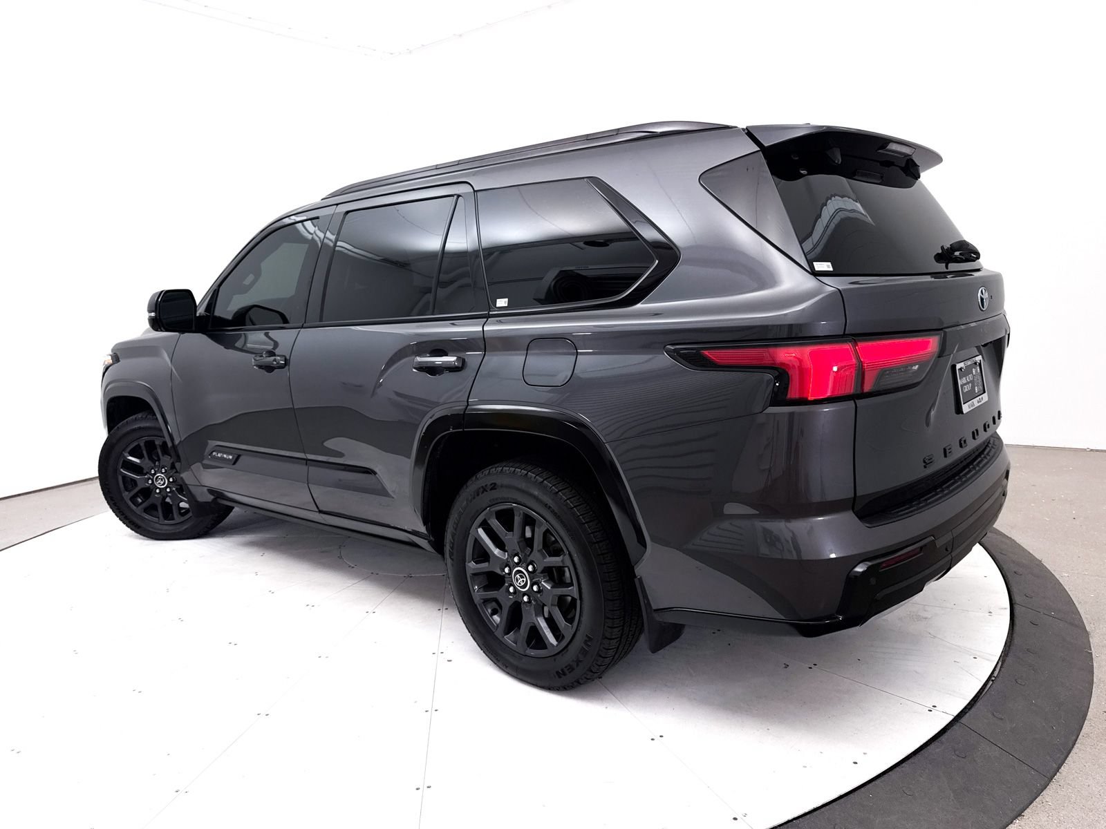 Used 2023 Toyota Sequoia Platinum AWD/4WD image 2