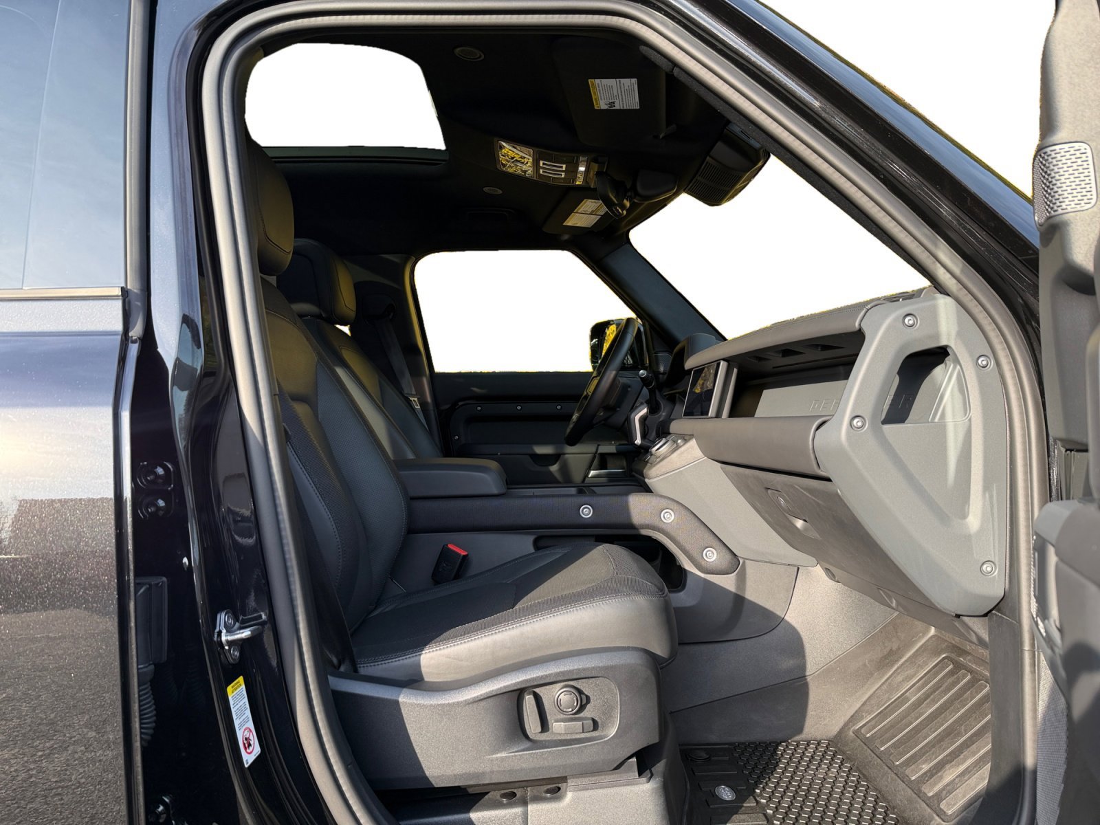 Certified 2024 Land Rover Defender 110 X-Dynamic SE image 22