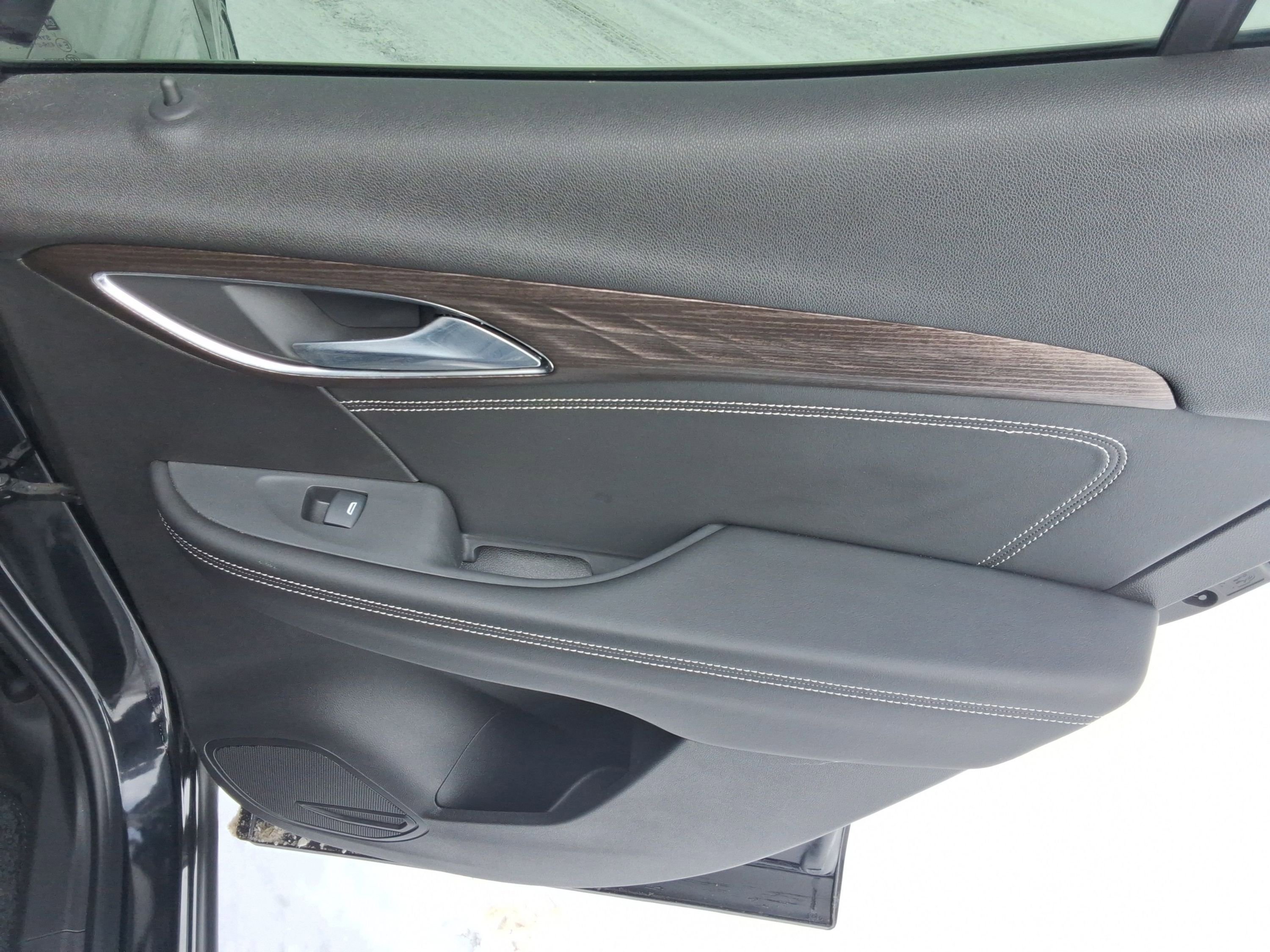 Used 2023 Buick Envision Avenir image 24