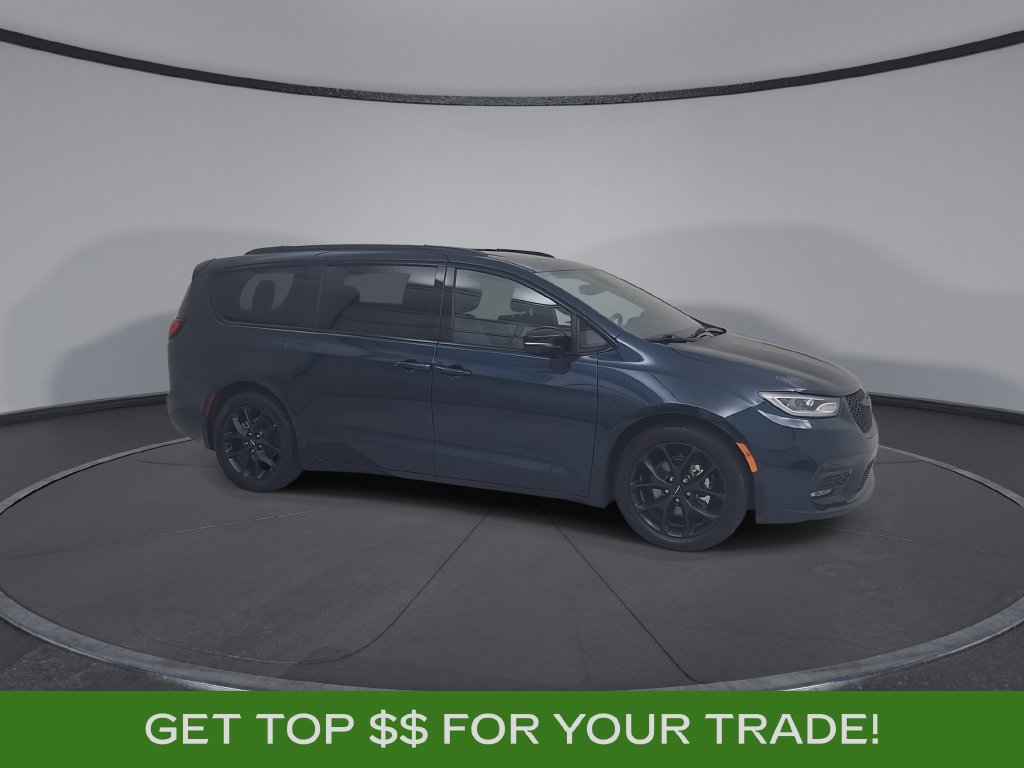 Certified 2025 Chrysler Pacifica Limited FWD image 2