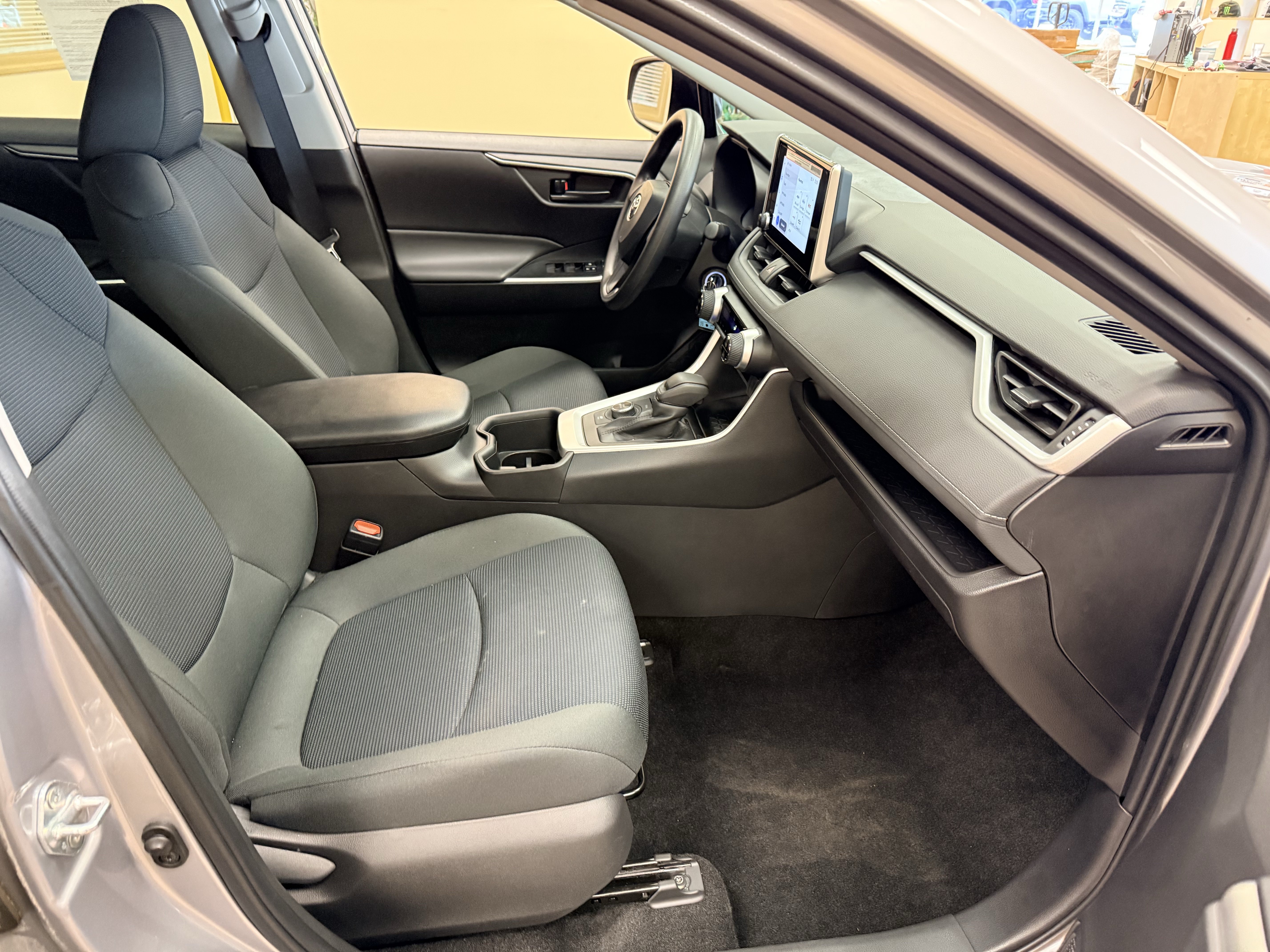 Used 2024 Toyota RAV4 LE AWD/4WD image 22
