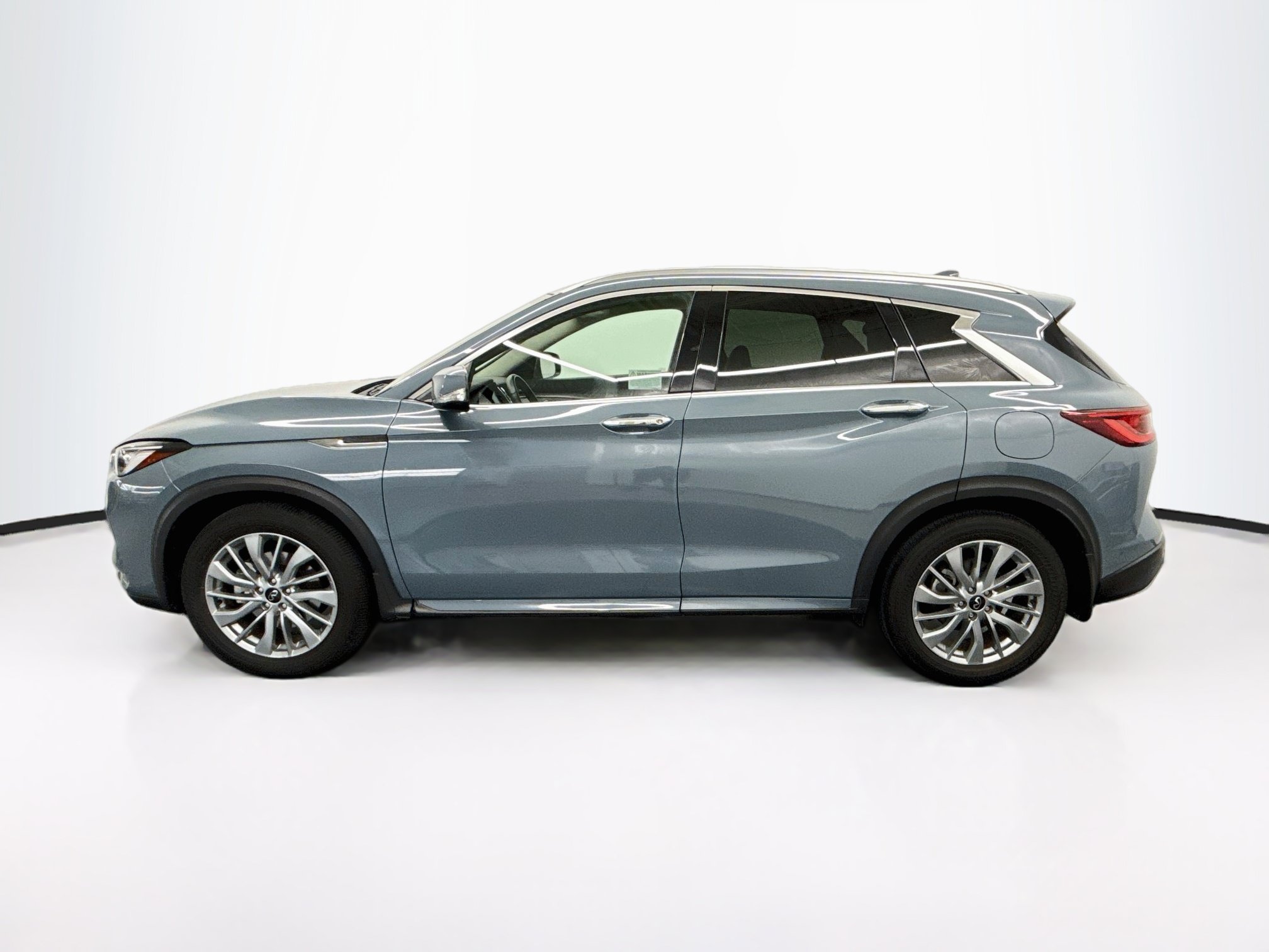 Used 2023 INFINITI QX50 Luxe FWD image 4