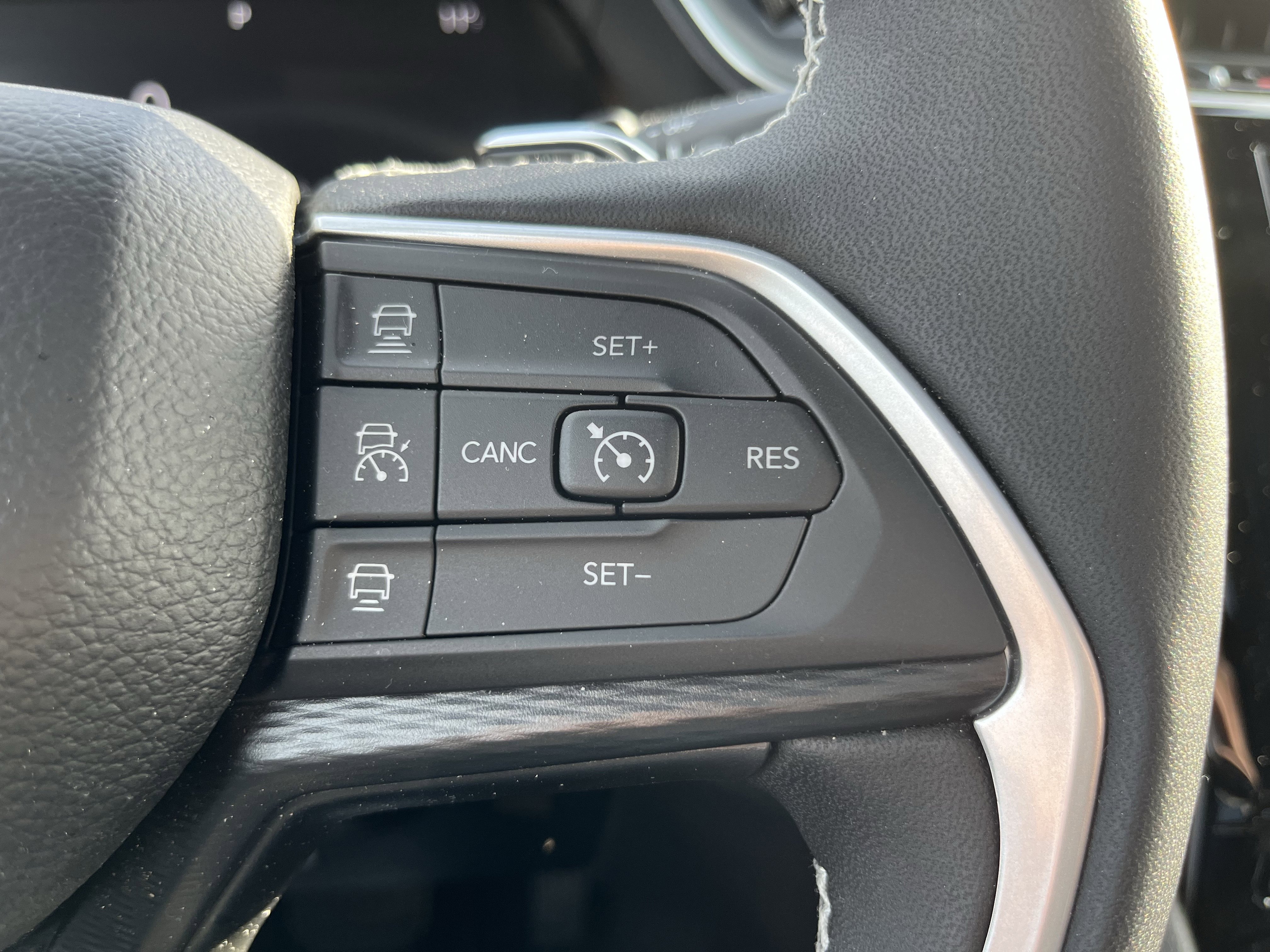 Used 2025 Jeep Grand Cherokee Laredo X w/ Luxury Tech Group I image 22