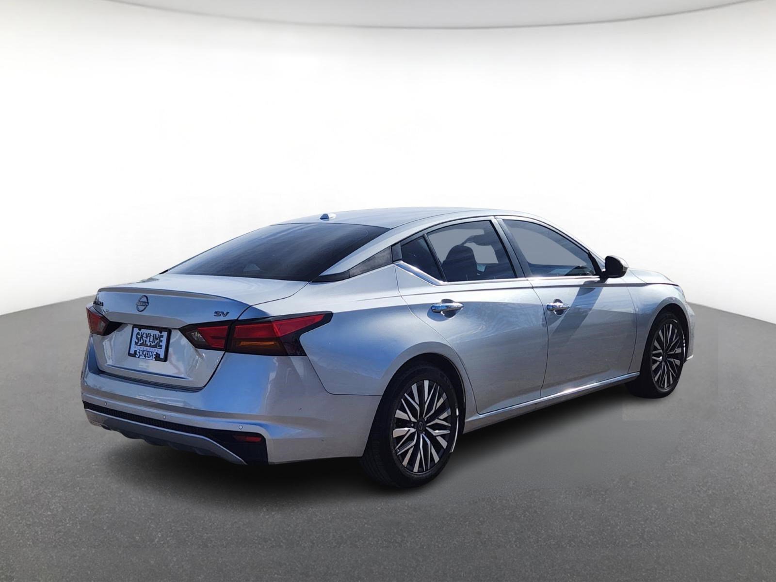 Used 2023 Nissan Altima 2.5 SV FWD image 3