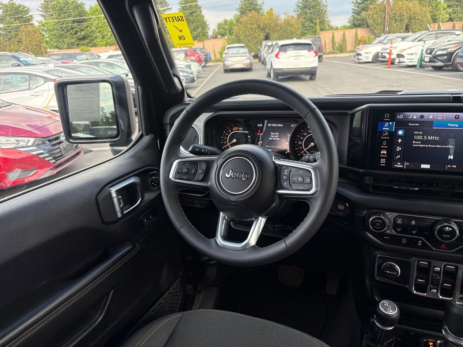 Used 2025 Jeep Wrangler Unlimited Sahara AWD/4WD image 34