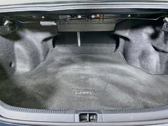 Used 2016 Toyota Camry XLE w/ Moonroof Package FWD image 32