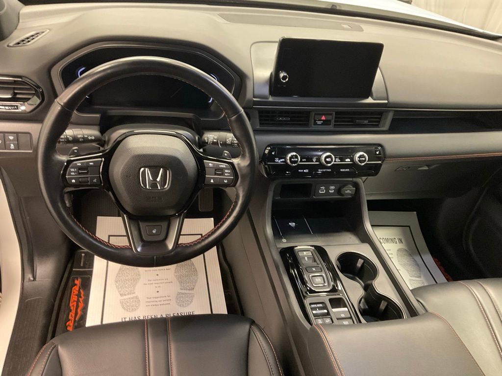 Used 2023 Honda Pilot TrailSport image 2