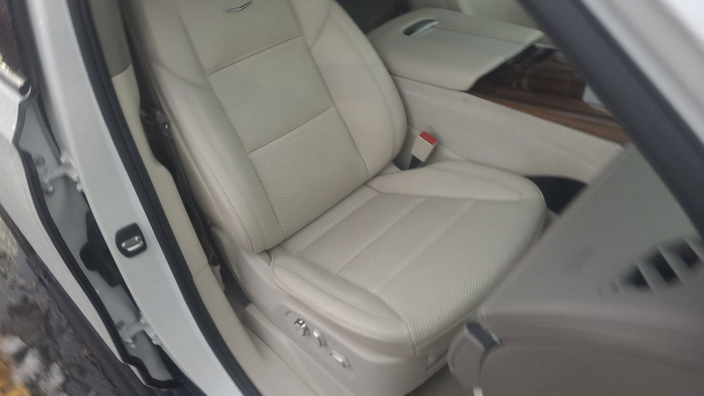 Used 2023 Cadillac Escalade ESV Premium Luxury Platinum w/ Heavy-Duty Trailer Package image 13