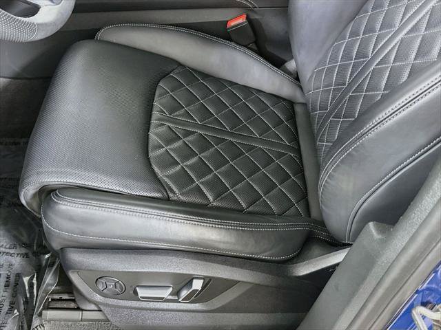 Certified 2025 Audi SQ7 Prestige AWD/4WD image 13