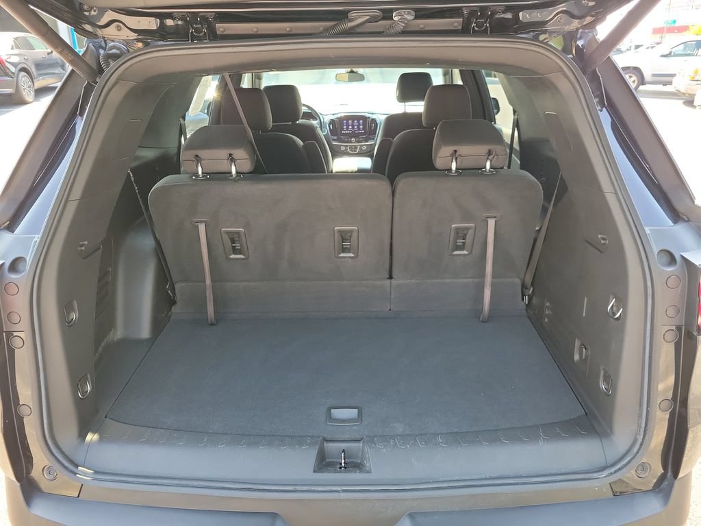 Used 2022 Chevrolet Traverse LT FWD image 11