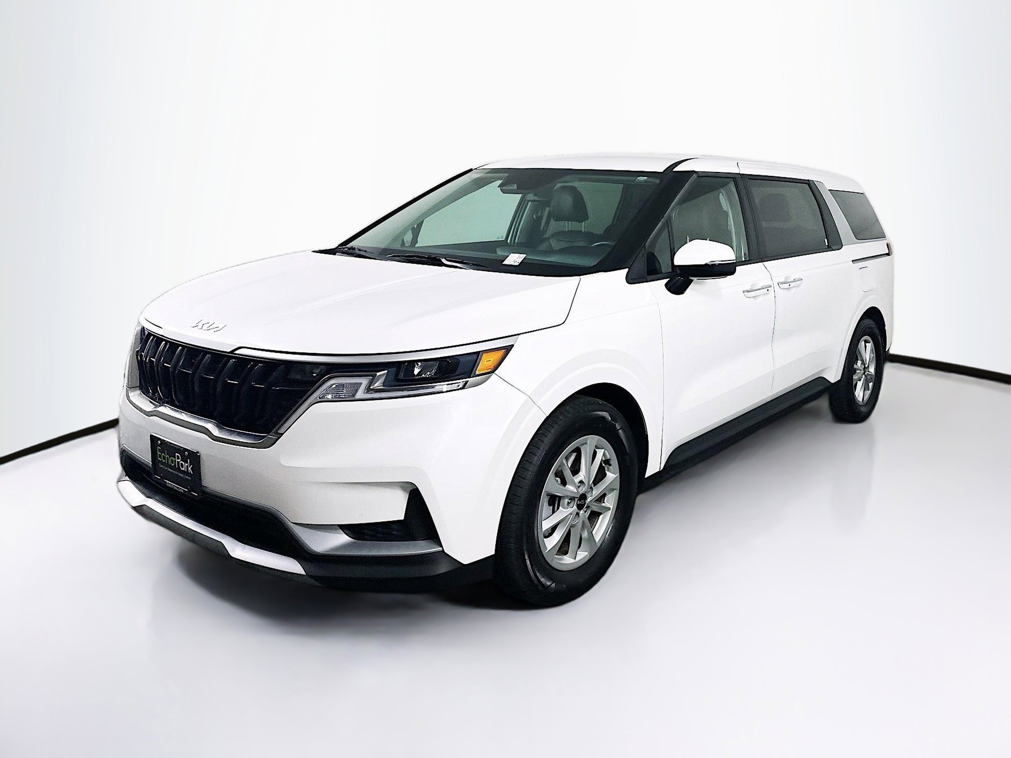 Used 2024 Kia Carnival LX image 3