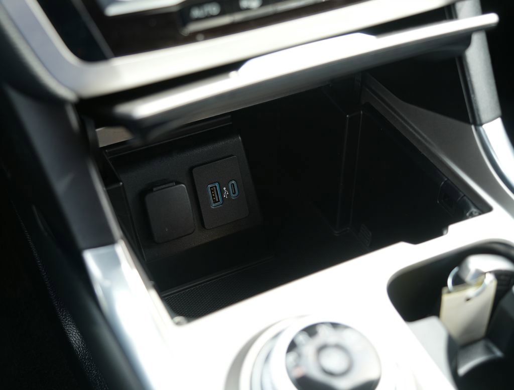 Used 2020 Ford Explorer XLT w/ Equipment Group 202A image 16