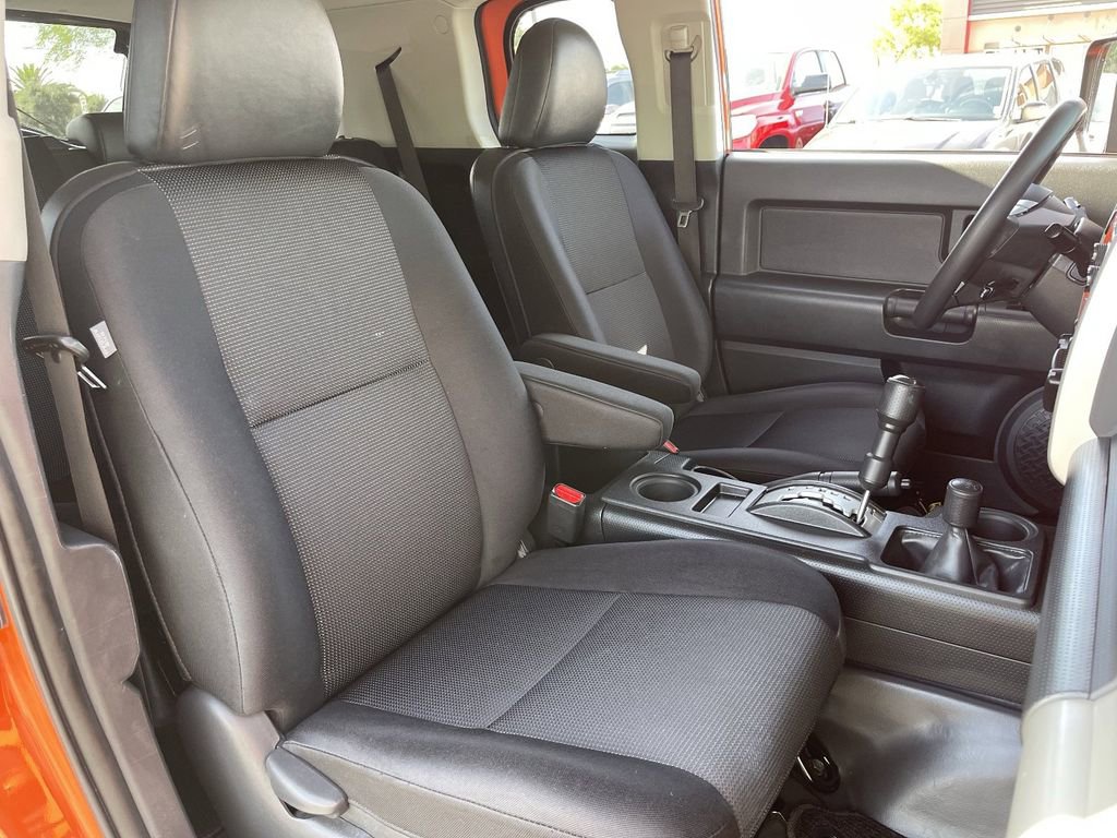 Used 2013 Toyota FJ Cruiser 4WD w/ Convenience Pkg image 12