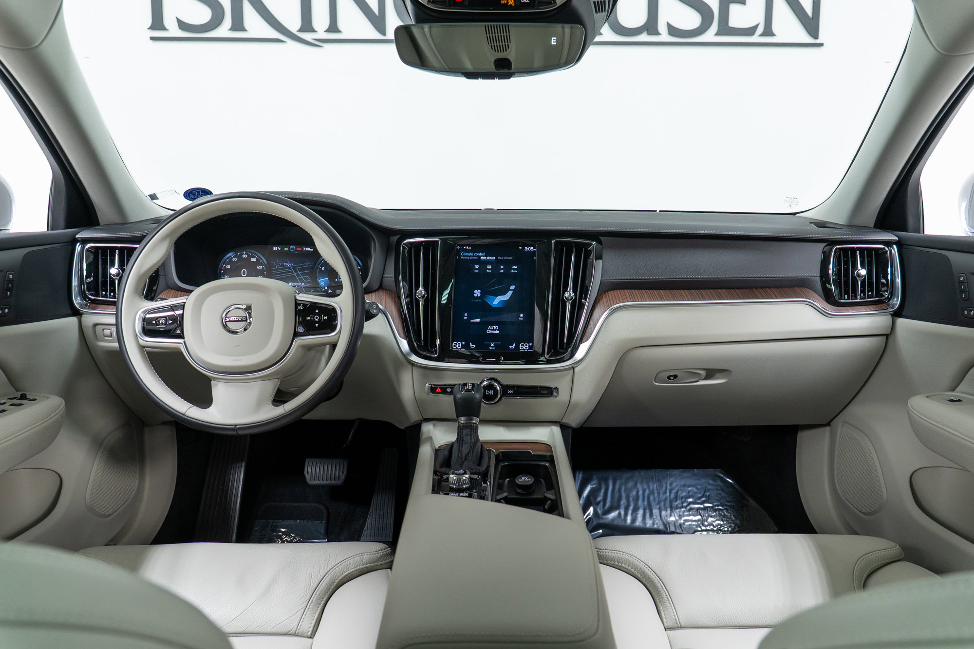 Used 2020 Volvo V60 T5 Cross Country image 15