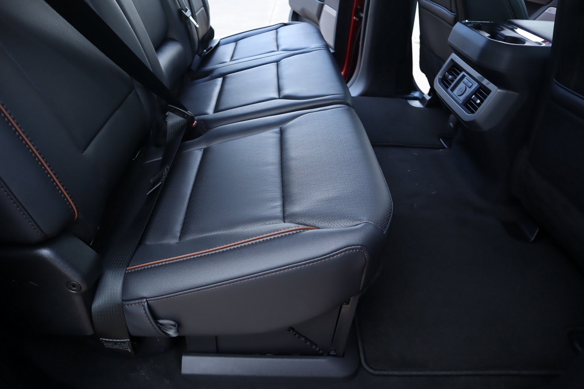 New 2026 Ford F250 Lariat w/ Black Appearance Package image 16