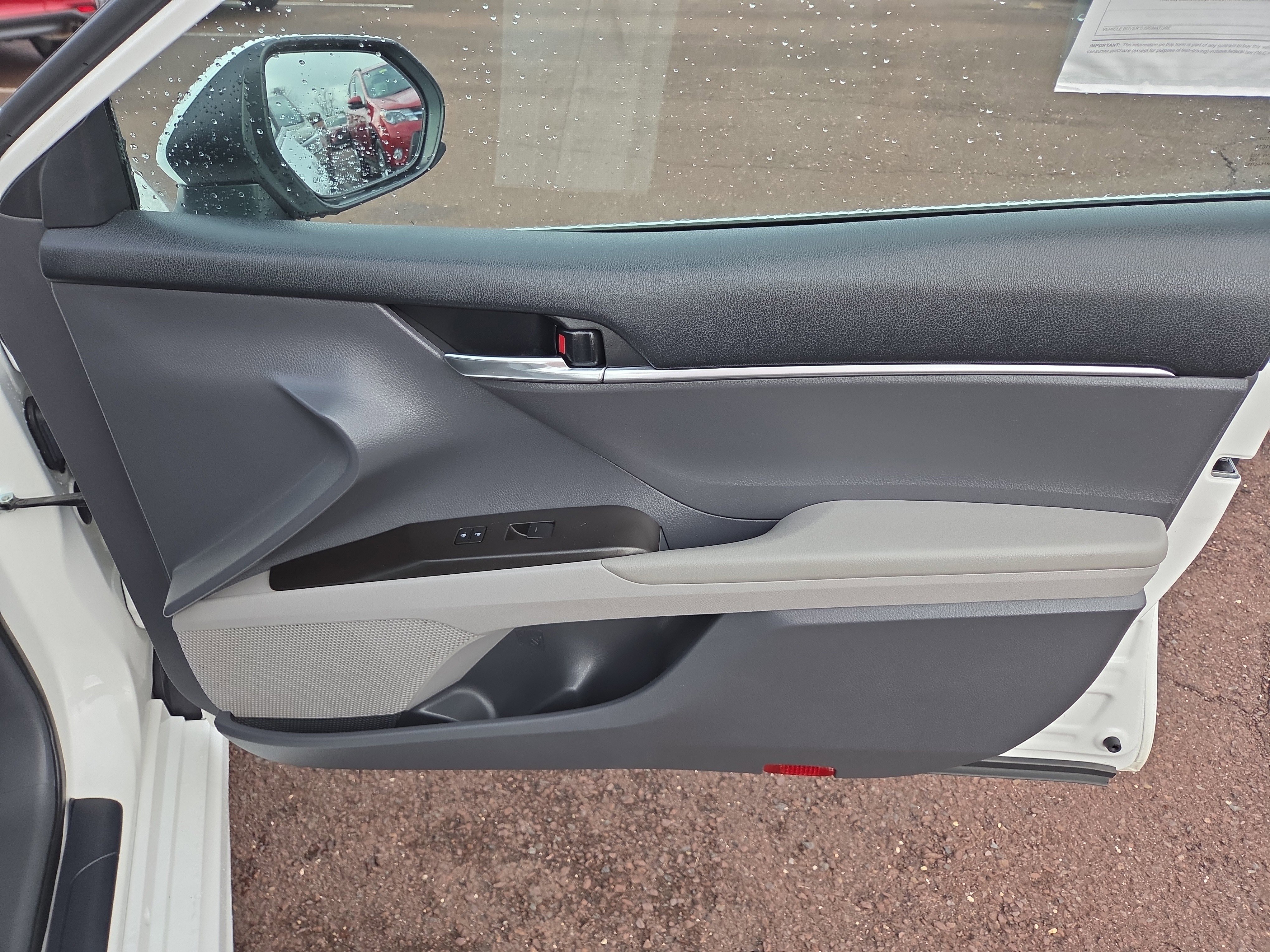 Certified 2021 Toyota Camry SE image 17