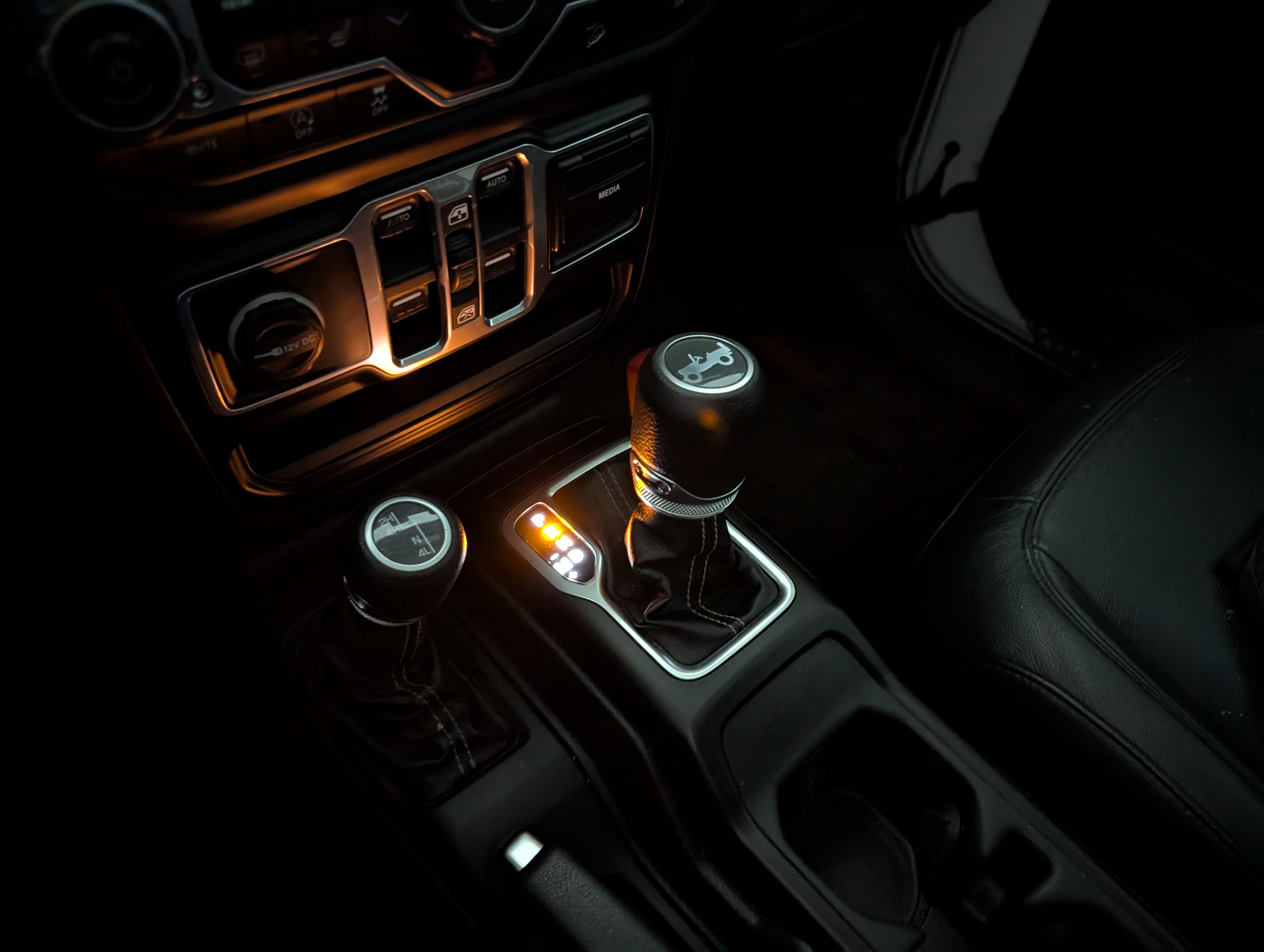 Used 2018 Jeep Wrangler Unlimited Sahara image 37