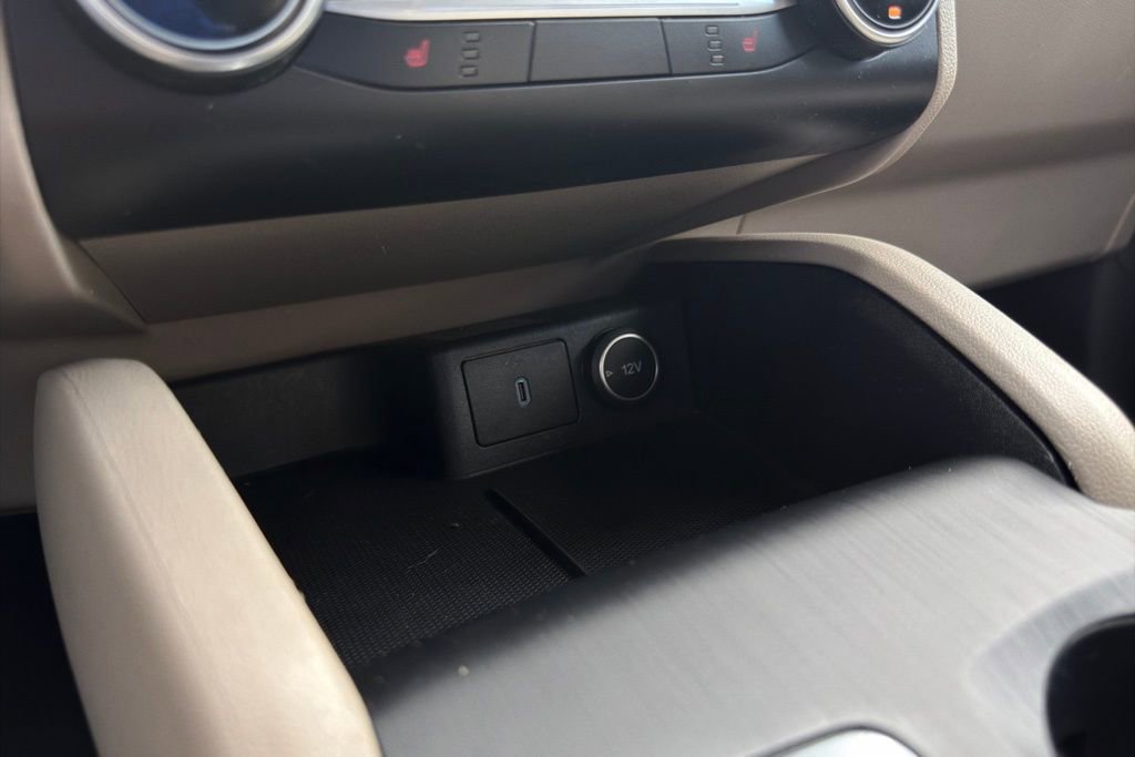 Used 2020 Ford Escape SE image 11