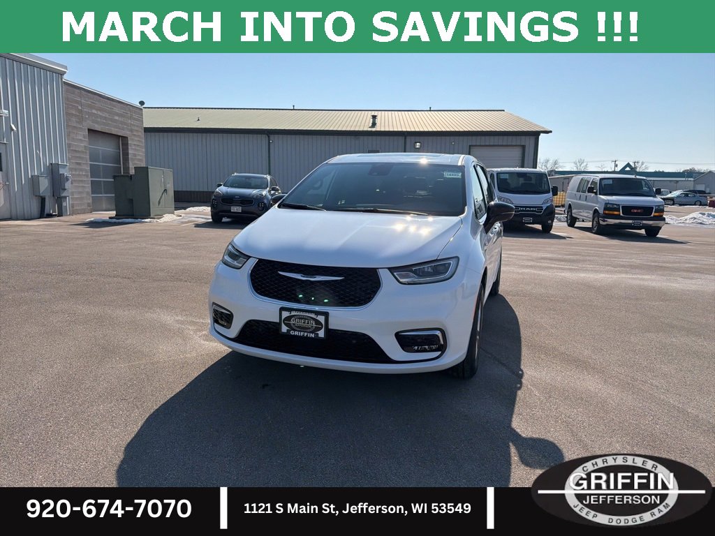 New 2026 Chrysler Pacifica Select image 3