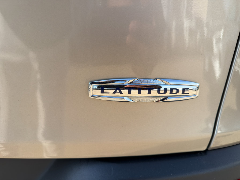 Used 2015 Jeep Cherokee Latitude FWD image 12