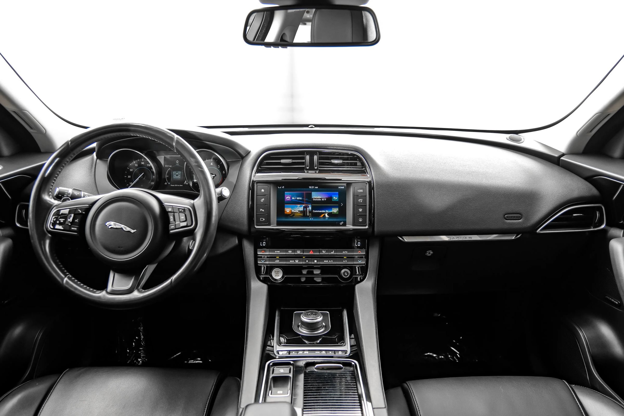 Used 2018 Jaguar F-PACE Premium AWD/4WD image 9
