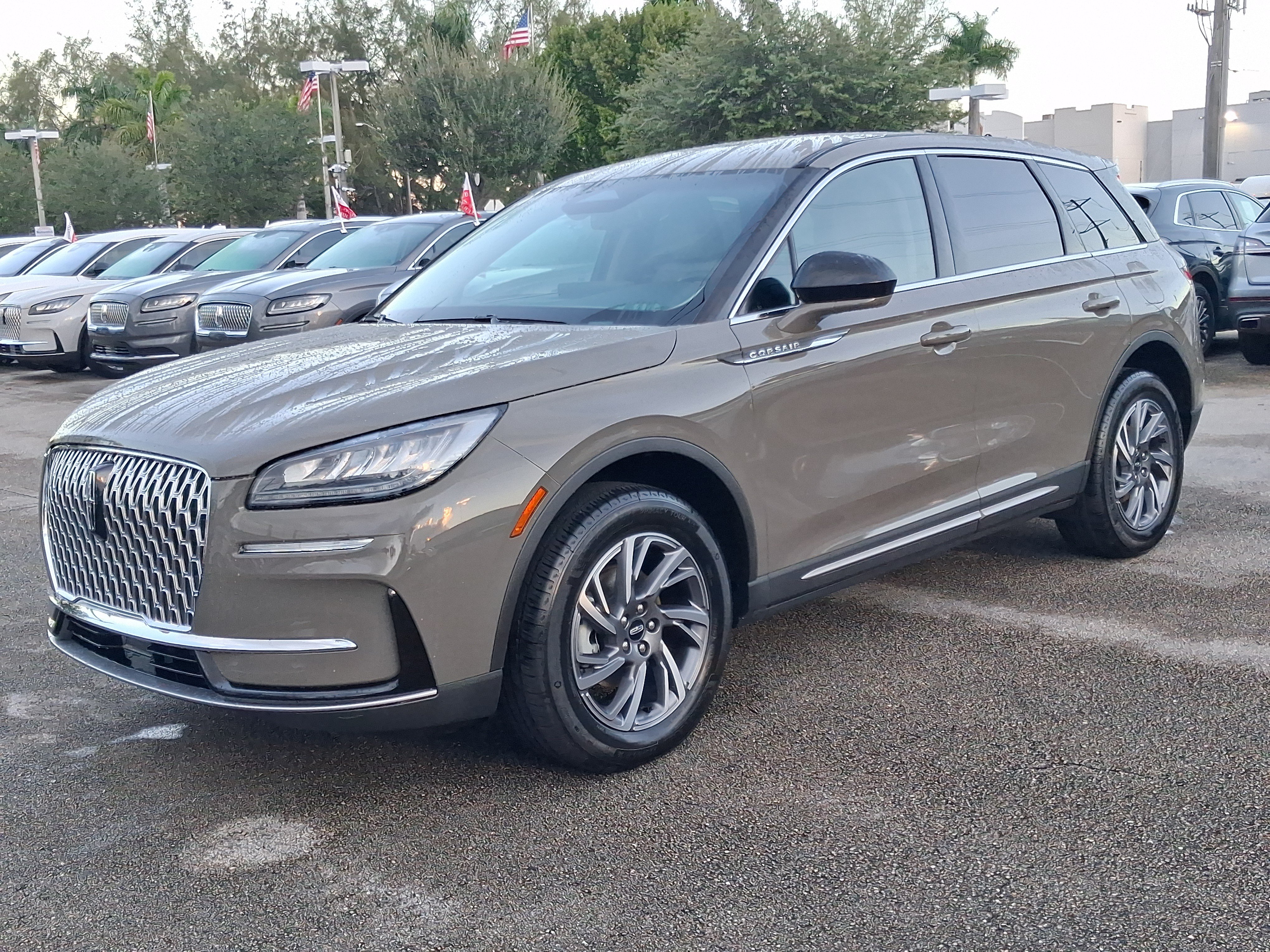 Certified 2025 Lincoln Corsair FWD image 2
