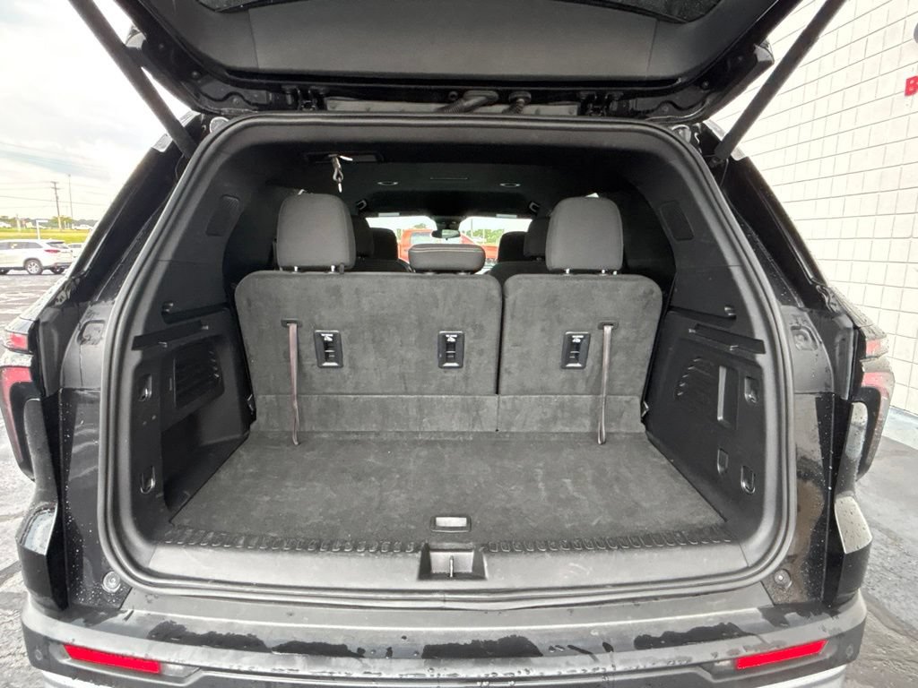 Used 2024 Chevrolet Traverse LT FWD image 33