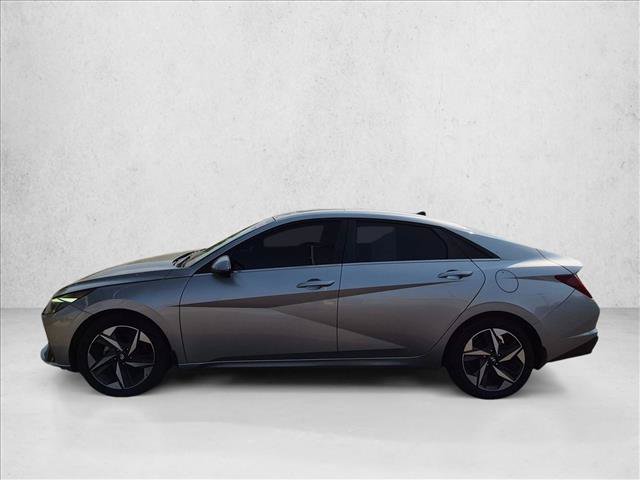 Used 2022 Hyundai Elantra SEL w/ Convenience + Premium Package FWD image 9
