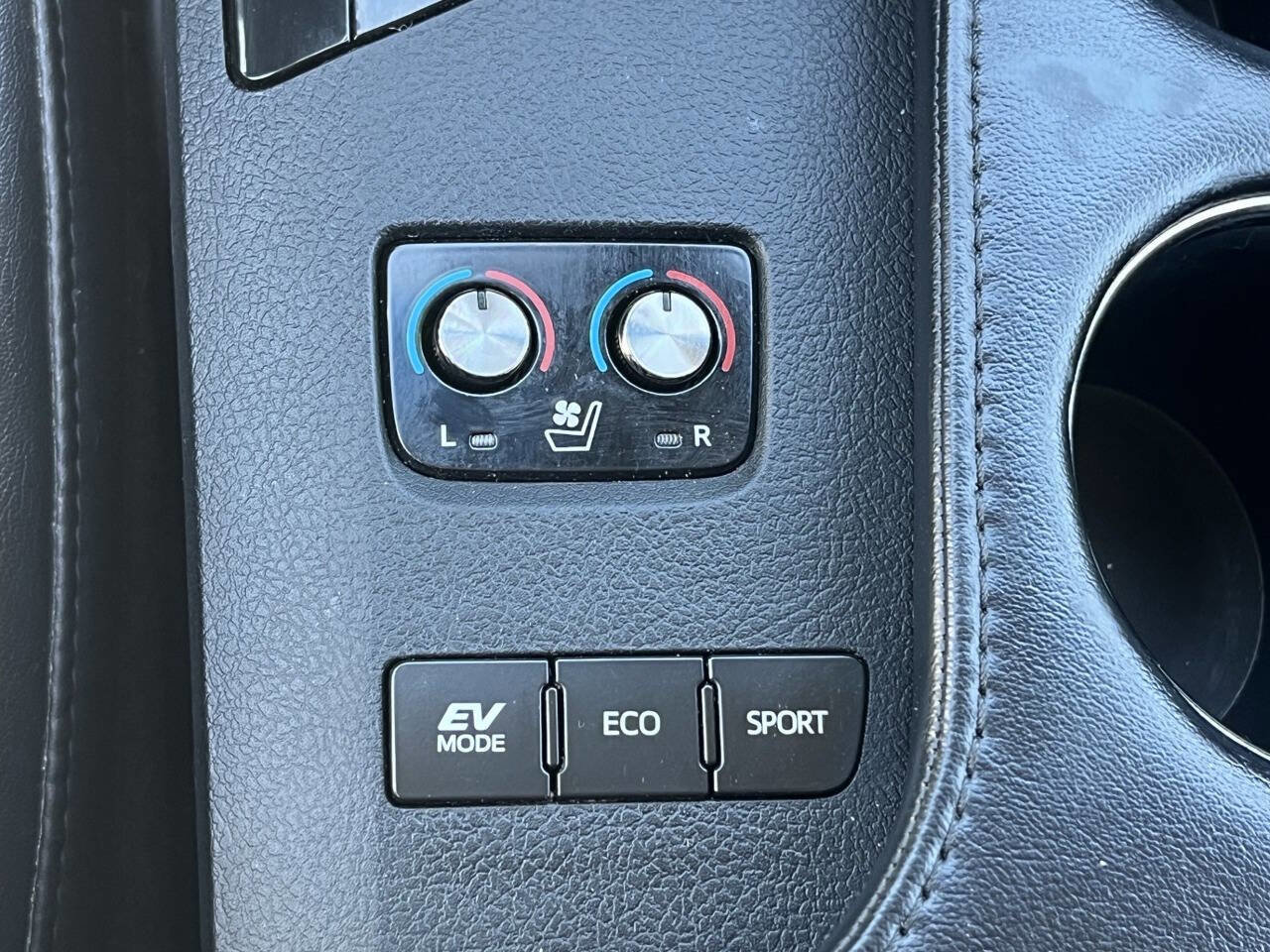 Used 2016 Toyota Avalon Limited w/ Toyota Safety Sense Package FWD image 16
