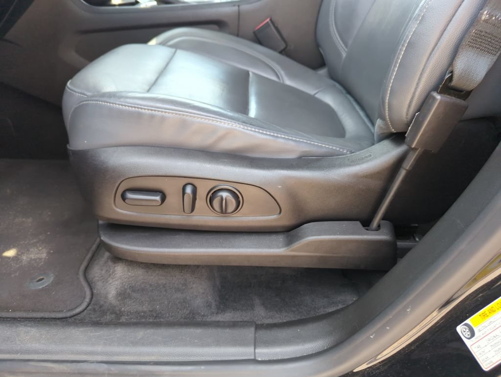Used 2019 Chevrolet Traverse Premier w/ Driver Confidence II Package FWD image 13