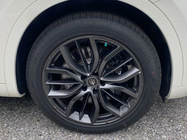 Used 2024 Maserati Levante GT Ultima image 12