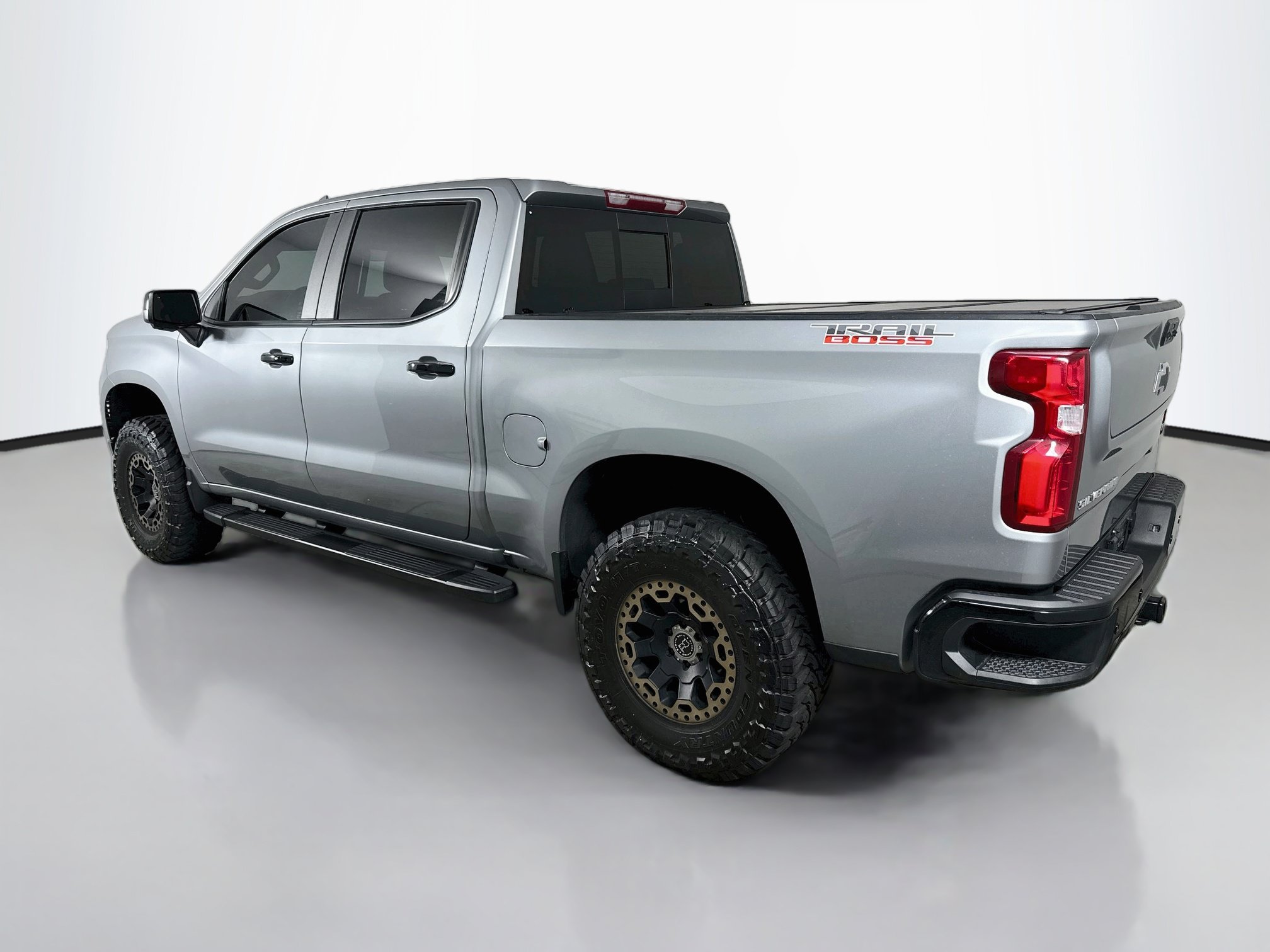Used 2025 Chevrolet Silverado 1500 LT Trail Boss w/ Convenience Package II AWD/4WD image 5