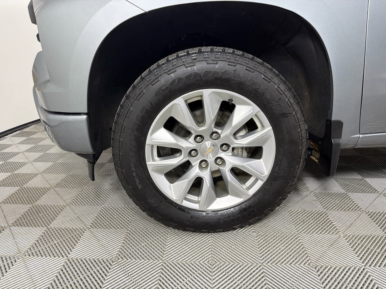 Used 2025 Chevrolet Silverado 1500 Custom image 10