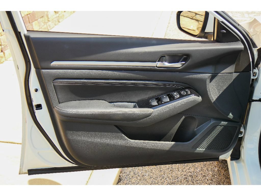 Used 2023 Nissan Altima 2.5 SV w/ SV Premium Package AWD/4WD image 10