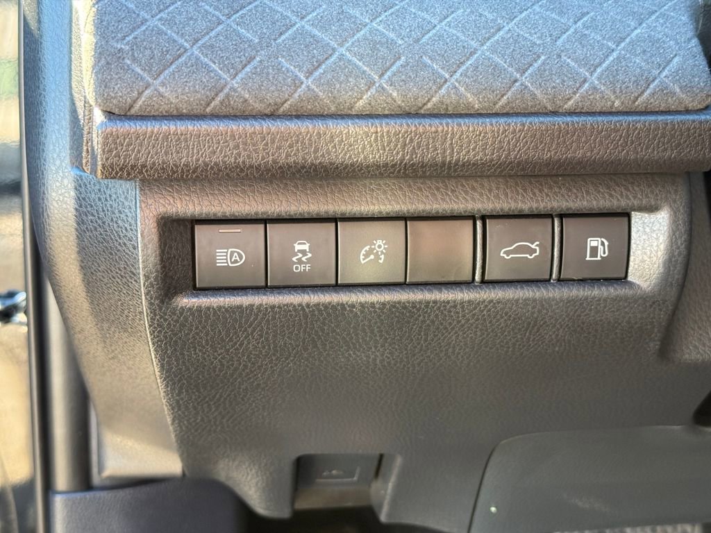 Used 2025 Toyota Camry XLE AWD/4WD image 29