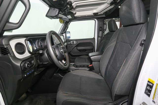 Used 2024 Jeep Wrangler Unlimited AWD/4WD image 39