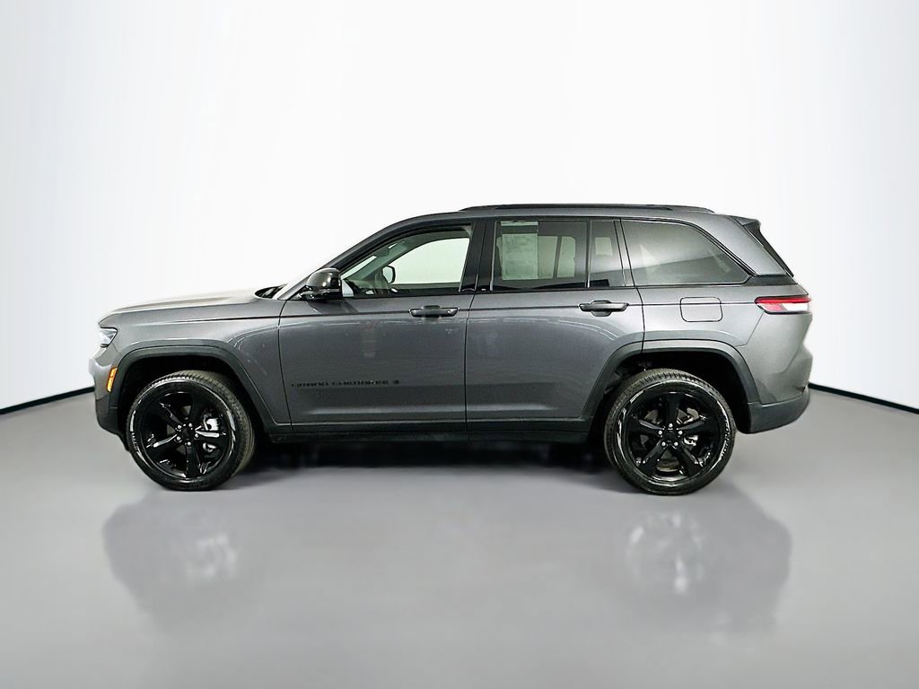 Used 2024 Jeep Grand Cherokee Limited w/ Black Appearance Package image 5