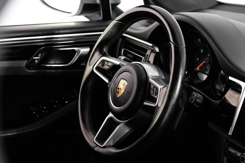 Used 2019 Porsche Macan w/ Premium Package AWD/4WD image 14