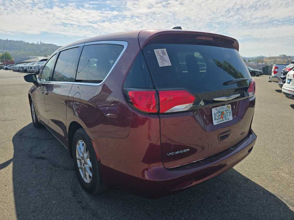 Used 2022 Chrysler Voyager LX FWD image 16