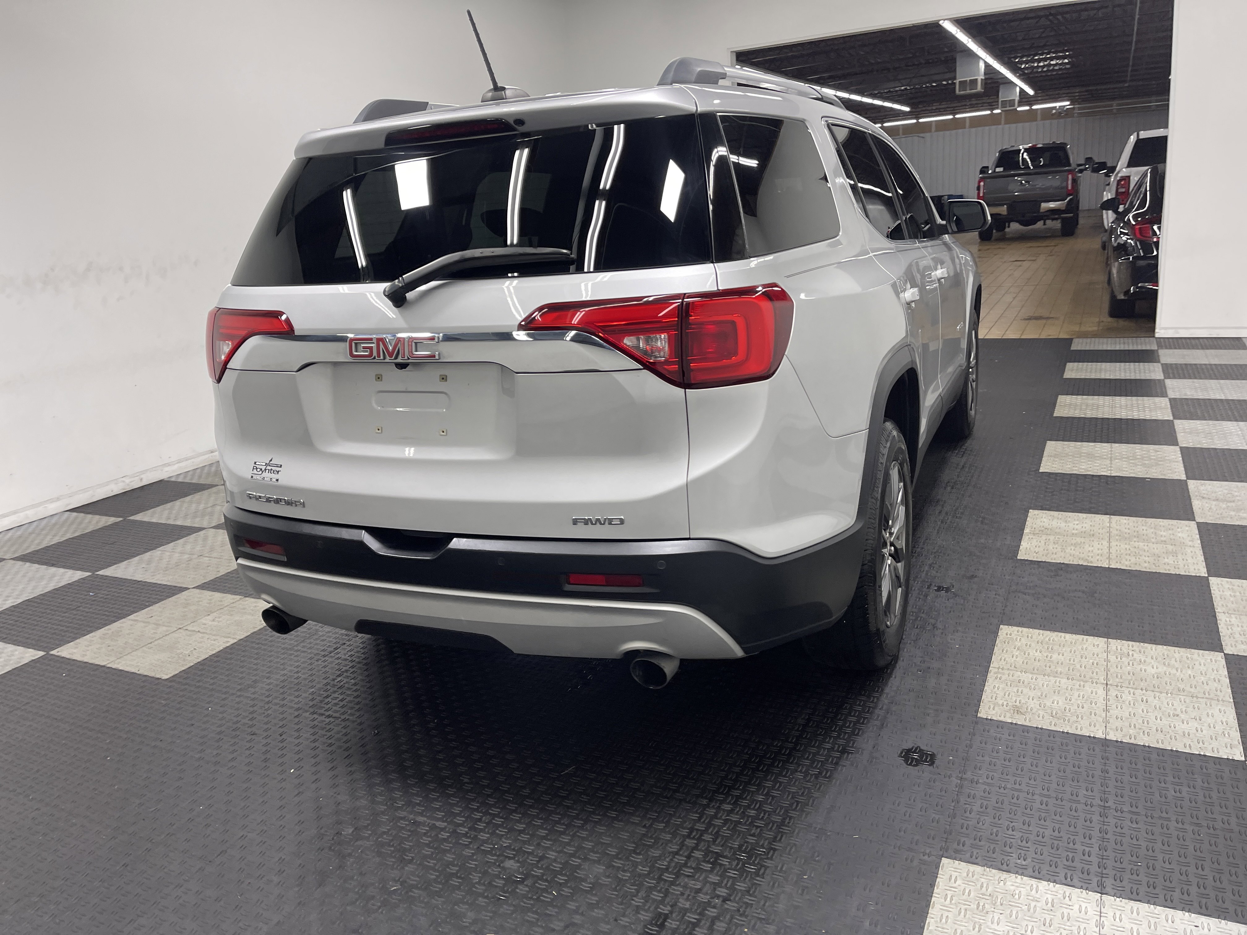 Used 2019 GMC Acadia SLT AWD/4WD image 5