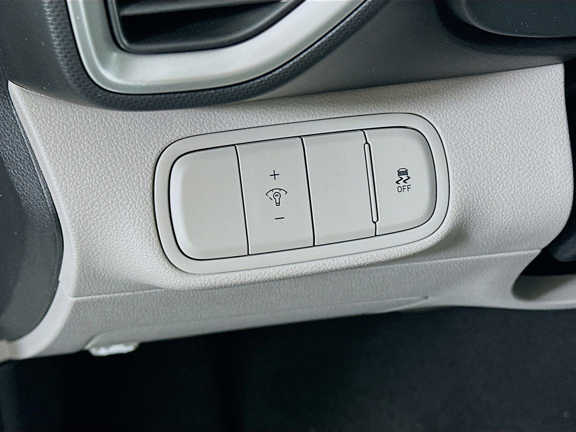 Used 2025 Hyundai Venue SEL FWD image 17