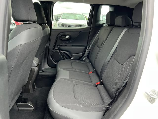 Used 2023 Jeep Renegade Altitude w/ Convenience Group I AWD/4WD image 4