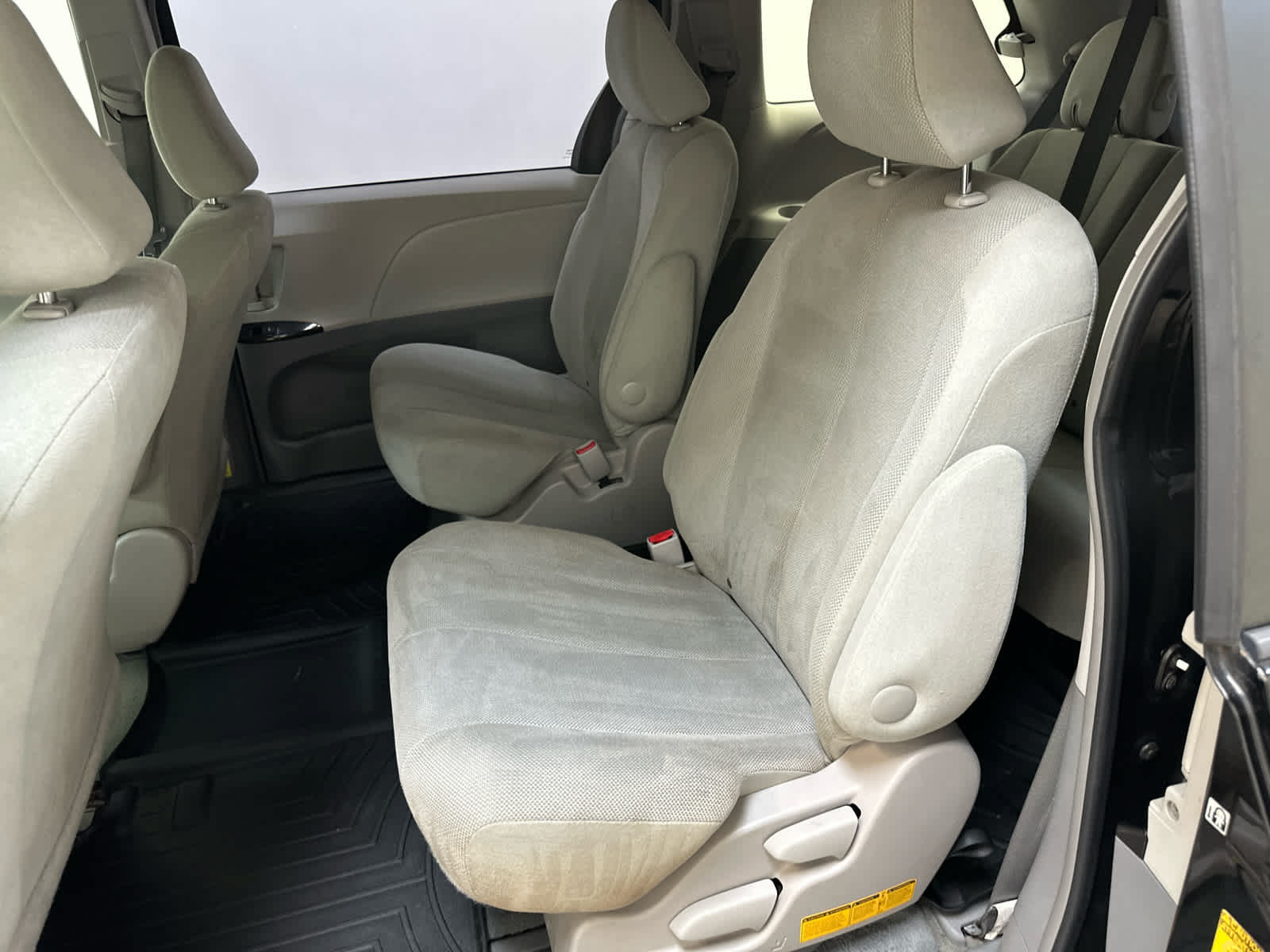 Used 2014 Toyota Sienna L FWD image 6
