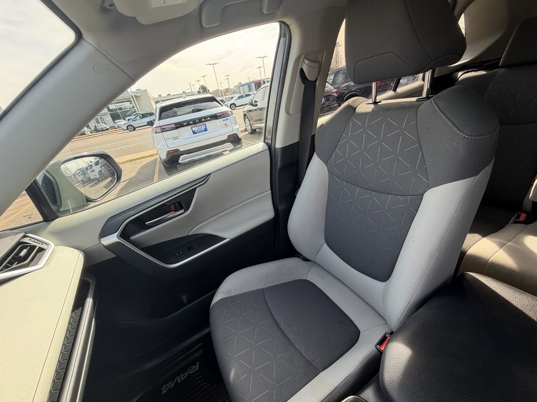 Used 2019 Toyota RAV4 XLE image 20