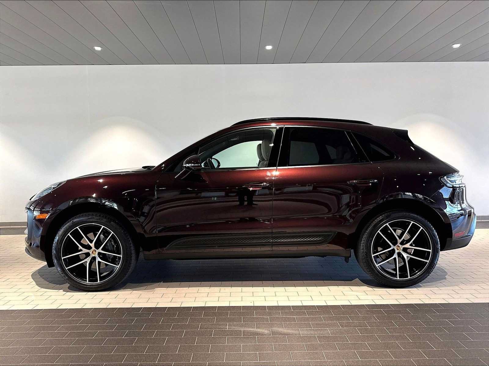 Used 2024 Porsche Macan AWD/4WD image 2