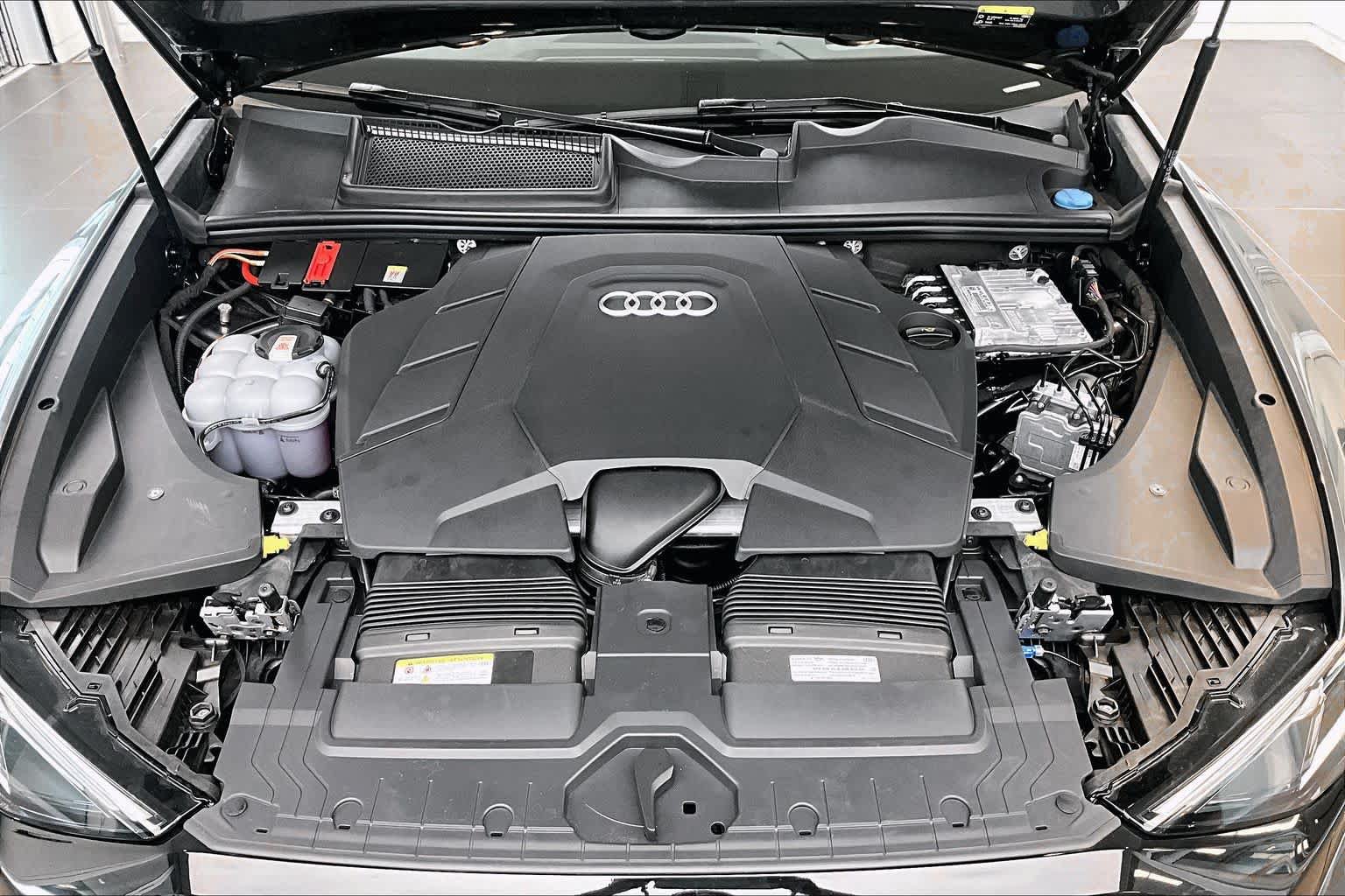 Used 2025 Audi Q8 Prestige w/ Prestige Package AWD/4WD image 29